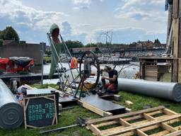 Slecht weer maakt de voorbereiding van Bosch Parade-kunstwerken uitdagend (foto: Megan Hanegraaf).