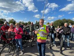 Fietsprotest tegen reusachtig distributiecentrum