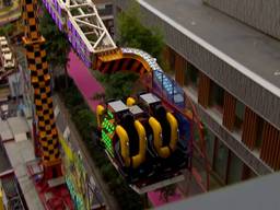 Hoog gegil van kermisgangers die met een noodgang op je balkon af razen