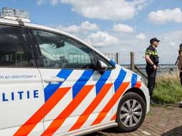 De man belandde in het water van het IJzeren Kind en verdronk terwijl zijn vriend hem filmde (foto: Twitter Politie Eenheid Oost-Brabant)
