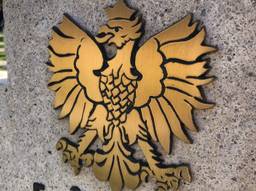 Het nationale symbool van Polen, de adelaar, op ereveld Ettensebaan Breda (foto: Willem-Jan Joachems)