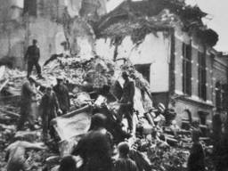 Puinhopen in Heusden na de stadhuisramp 5 november 1944 (foto: archief Salha)