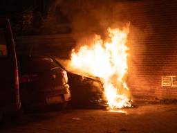 Twee auto's in Roosendaal verwoest door brand