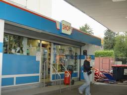 Het tankstation net over de grens sluit voor twee maanden (foto: Omroep Tilburg).