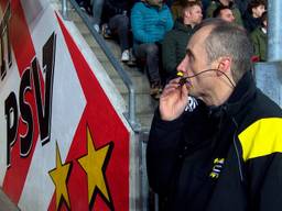 Remco overlegt met collega's