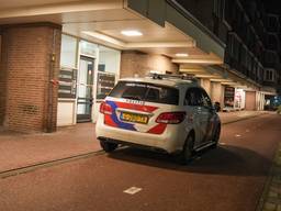 Explosie bij appartement, knal blaast gat in voordeur