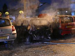 Vier auto's in brand in Breda