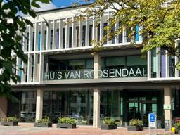 Het gemeentehuis in Roosendaal (foto: Alain Heeren).