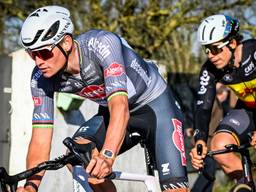 Mathieu van der Poel in actie tijdens de eendagskoers Samyn Classic (foto: ANP).