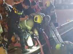 De man is door brandweer en politie uit het water gehaald (foto: Instagram / Politie Boxtel).