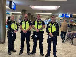 Controleurs op station Breda (foto: René van Hoof)