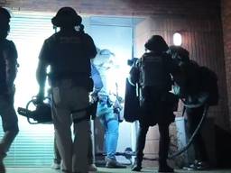 De inval bij het huis aan de Keper in Goirle (foto: politie).