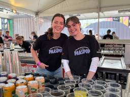 Festivals merken helemaal niets van het grote personeelstekort in de horeca. Op Paaspop is er dit jaar zelfs een wachtlijst om achter de bar te werken.