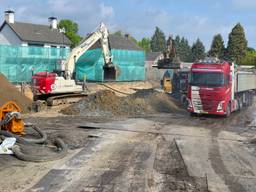 De schoonmaakoperatie in Gerwen ligt op schema (Foto: Alice van der Plas)