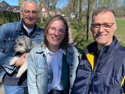 Wilco (links), Jara en Wim Bekkers hebben de oogziekte DCMD (Foto: Alice van der Plas)