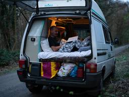 Onzichtbare daklozen wonen bijvoorbeeld in hun auto (foto: Kansfonds.nl)