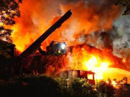 De brand bij de leerlooierij in mei (Foto: Jeroen Stuve / Persbureau Heitink.)