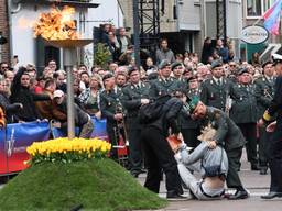 Marco Kroon had de demonstrant al vast voor de veiligheidsmensen er waren (foto: ANP).