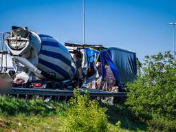 Dode bij botsing tussen betonmolen en vrachtwagen