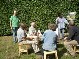 Hans Wiegel (links) en Madelon Spoor (rechts) tijdens een workshop (foto: privé).