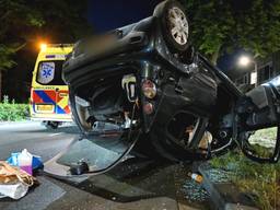 Drietal botst tegen boom