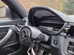 Auto's worden steeds vaker gestript ,zoals de BMW van Guido, afgelopen maart (foto: Noël van Hooft).