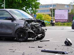 Auto's botsen bij parkeerplaats Efteling, inzittenden lichtgewond