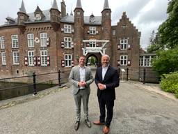 Niek van Lieverloo en Klaas van Leengoed mogen eindelijk Kasteel Maurick in Vught laten opknappen (foto: Megan Hanegraaf).