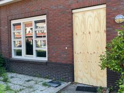 Ingetrapte deur in de Keldermansstraat (foto: Rene van Hoof)