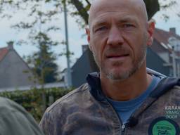 Ray Klaassens in de wijk 't Haagje in Helmond waar hij geboren en getogen is (beeld: Omroep Brabant).