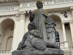 Het zouavenmonument voor de basiliek van Oudenbosch (foto: Robert te Veele).