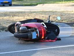 Vrouw op scooter gewond door ongeluk