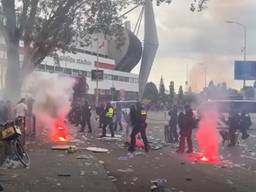 Er werd vuurwerk gegooid (foto: Omroep Brabant).