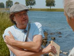 Anton Dautzenberg bij de Maas in Lith