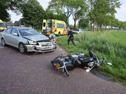 Motorrijder belandt in sloot na harde botsing