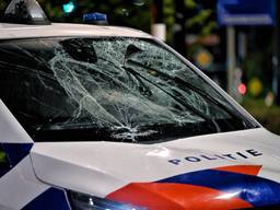 Politieauto schept fietser in Tilburg
