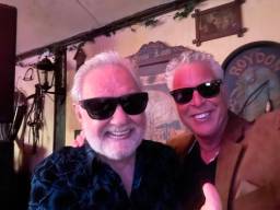 Frank Ferrari (links) en Jack van Raamsdonk in Café de Sjeng (foto: Jack van Raamsdonk).