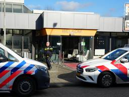 De overval op de meubelzaak in Loon op Zand (foto: Erik Haverhals/SQ Vision).
