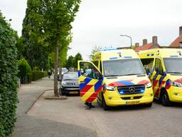 Kindje op step ernstig gewond na botsing met vrachtwagen