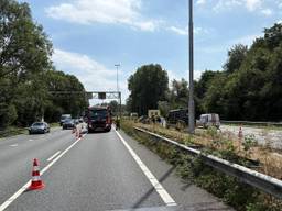 Ongeluk op de A27 (foto: Rijkswaterstaat Verkeersinformatie/X).