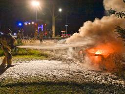 Auto vat vlam na crash in Eersel