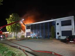 Uitslaande brand in kantoorgebouw Oosterhout
