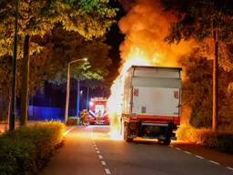 Vrachtwagen in brand in Uden