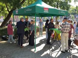 Er is een speciale tent door de gemeente neergezet om bij elkaar te komen (foto: Omroep Brabant).