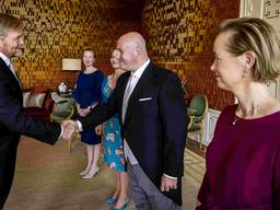 Koning Willem-Alexander beëdigt Thierry Aartsen tot demissionair staatssecretaris van Infrastructuur en Waterstaat (foto: ANP).