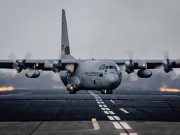 Een Hercules C-130 transport vliegtuig op vliegbasis Gilze-Rijen (foto: ANP).