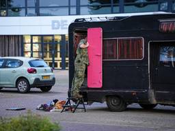 Man opgepakt voor overlast, EOD onderzoekt camper