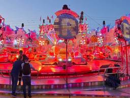 Let's goooo: de Tilburgse Kermis is vrijdag begonnen (foto: Taayfunn La Familia/Facebook).