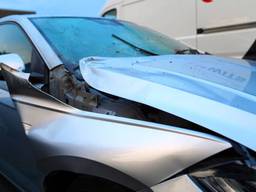 Explosie bij auto dakdekker Den Bosch
