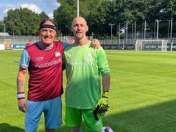Harris (links) en Wout op het veld in Wintelre (eigen foto).